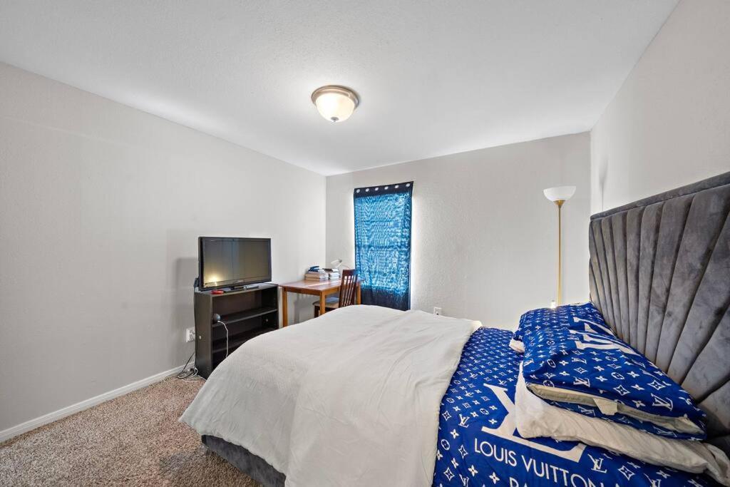 Cozy, Dedicated Workspace, Fast Wi-Fi Apartment Хьюстон Экстерьер фото