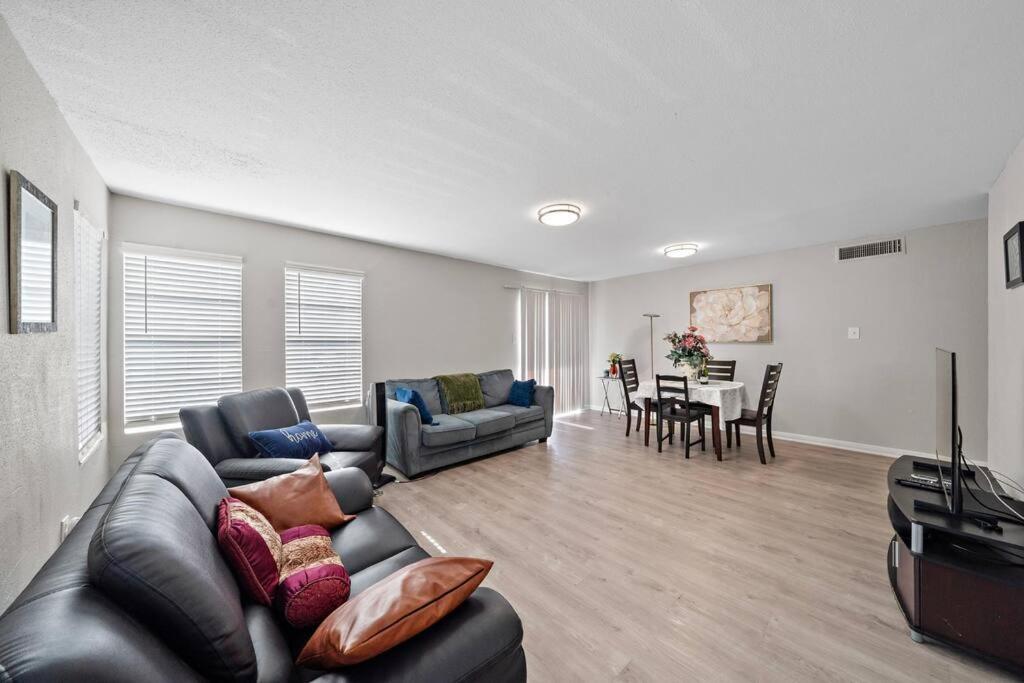 Cozy, Dedicated Workspace, Fast Wi-Fi Apartment Хьюстон Экстерьер фото